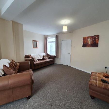 2 Bed House, Contractors & Holiday Guests Welcomed Dowlais Eksteriør billede