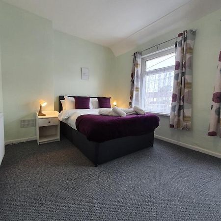 2 Bed House, Contractors & Holiday Guests Welcomed Dowlais Eksteriør billede