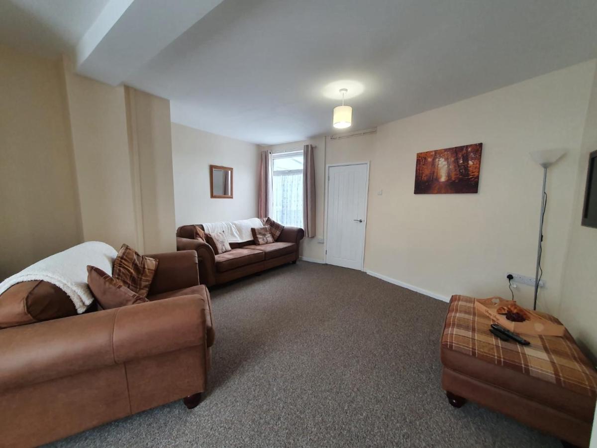 2 Bed House, Contractors & Holiday Guests Welcomed Dowlais Eksteriør billede