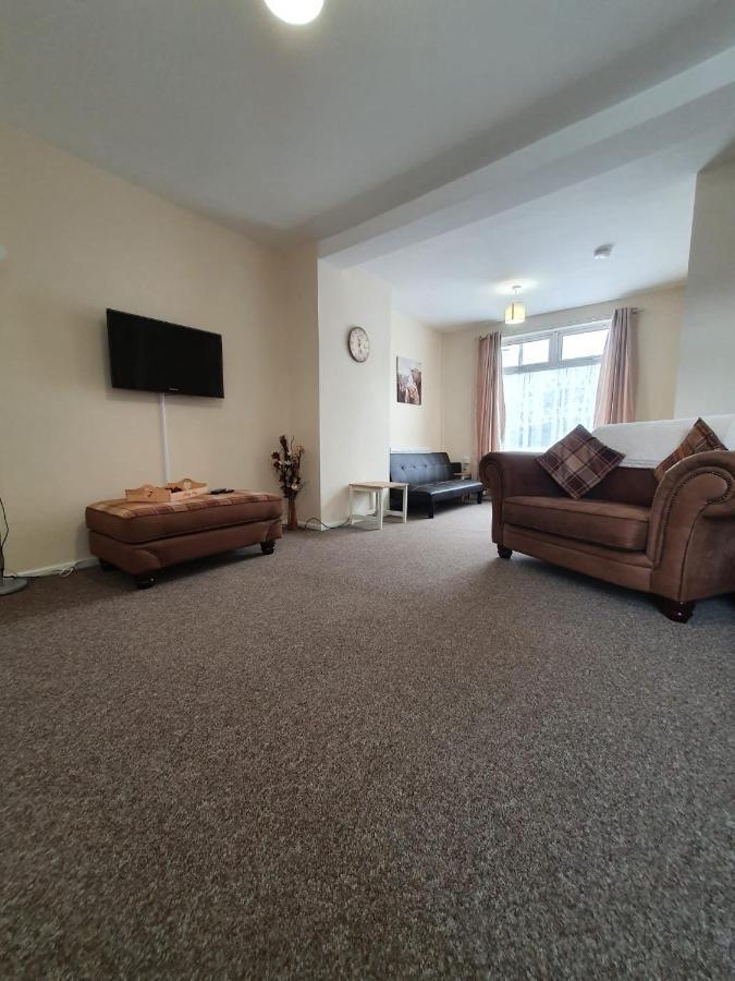 2 Bed House, Contractors & Holiday Guests Welcomed Dowlais Eksteriør billede